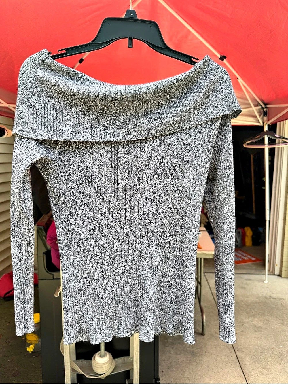 Jennifer Lopez Off-the-Shoulder Sweater in Gray Size XLarge Like New
